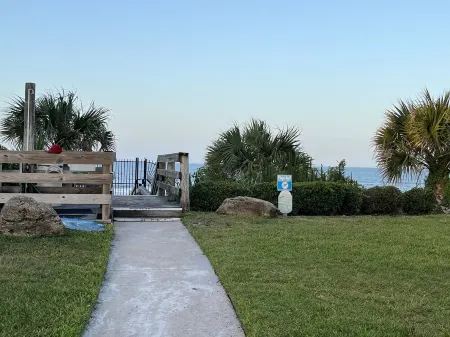 Gorgeous OCEANFRONT 2 bedroom condo in Summerhouse