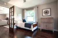 The Getaway - Three Oaks Cottage 3 BR 1.5 Bath - Week Stay Discount