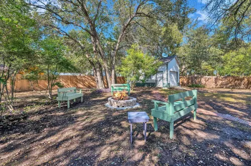 Whisper Hollow: Spa, Game Room