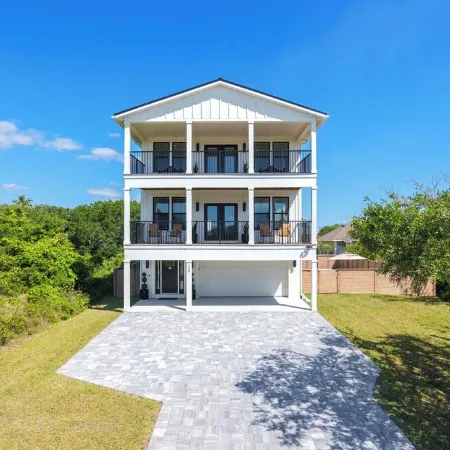 Beach Access Oasis with Heated Pool and Guest Suite