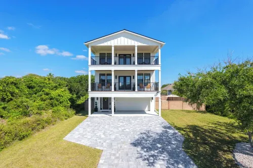Beach Access Oasis with Heated Pool and Guest Suite - Private Pool