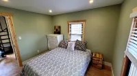 Charming 2 Bed backyard guesthouse close to Peekskill, WestPoint, & trails.