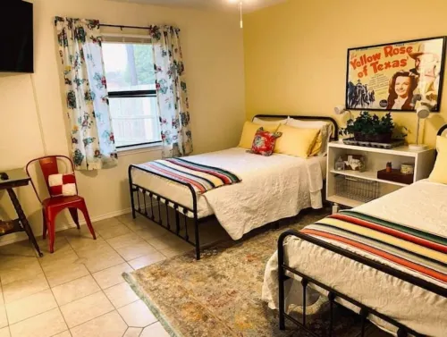 Cozy DFW Duplex, central location, kids, pets