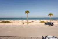 Tranquil setting one bedroom condo on Pass a grille beach Hoteles en St. Pete Beach