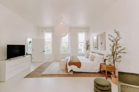 East Main Lofts - Coastal 201 Отели в г. Мэдисон