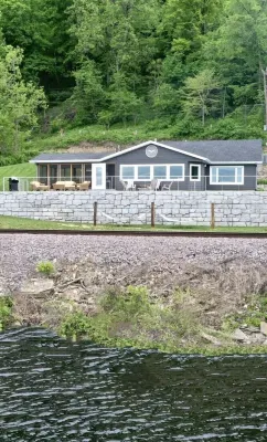 Reel Paradise at Shore Slough Hotels in Allamakee County