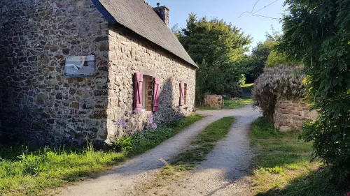 Charming renovated 3-room detached "Penty" with terrace, small garden and parking space