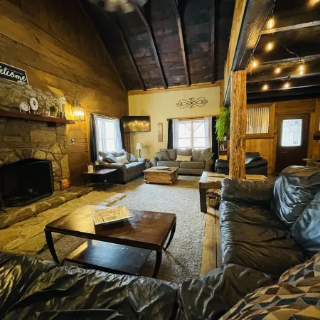 Rustic cabin just outside of Madison!