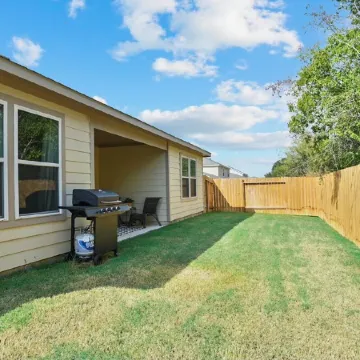 Cozy & convenient to TAMU, the Brazos County Expo, & Legends!