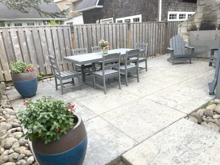 Sea La Vie - Just one block to beach and close walk to downtown! Отели в г. Сисайд