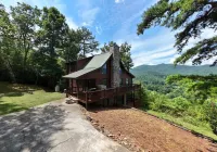 Secluded Mountain-Top Cabin with Stunning Sunset Views, Hot Tub and Fireplace