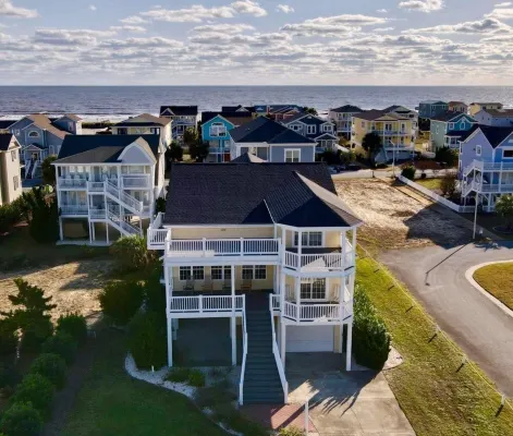 Spacious family home with private beachfront pool and clubhouse