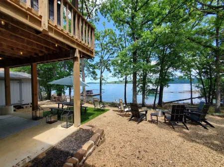 Huckleberry Shores-Lakefront & Lakeview Home-Near Boat Launch-Swimming Pool.