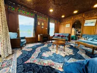 Peacock Houseboats