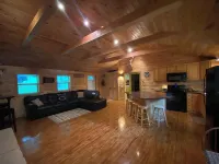 Beautiful cabin 11 miles from Beaver Stadium.  Enjoy an unplugged PSU weekend.