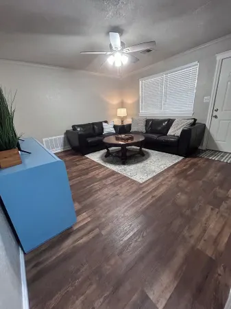 The House with the Blue Door Отели рядом с достопримечательностью «STASH»