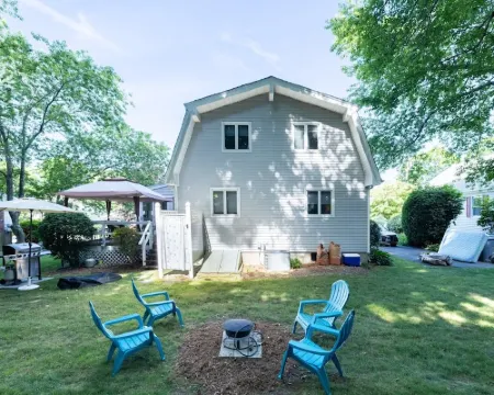 Seaside Serenity: Renovated Beach House Oasis in Charming Niantic Hotels in Niantic