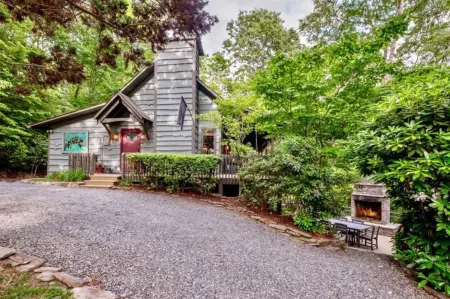 Mountain Chalet Connestee Hot Tub Hiking Dogs