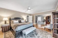 Grand Suite in B&B Historical 1896 Georgian Revival Manor in Green Bay