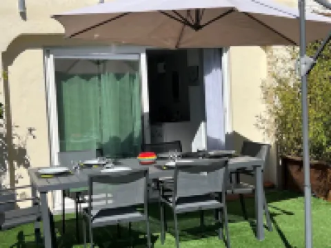 Air-conditioned apartment - All comforts - with garden and parking space