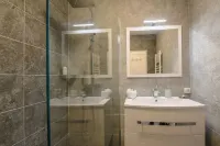 Magnificent 1st line apartment.50 m from the beach.Ideal location.Private parking.