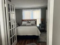 2 Bedroom Apartment Walking distance to downtown Lake Geneva