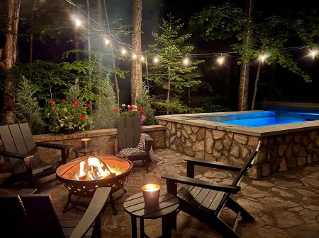 NEW ADIRONDACK LUXURY CABIN WITH YEAR-ROUND HEATED PLUNGE POOL