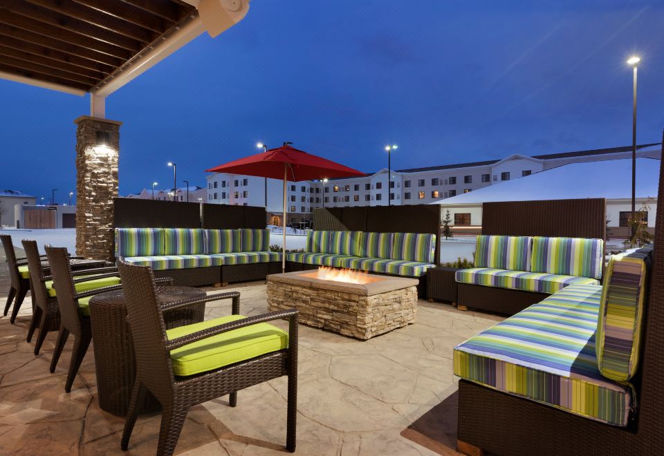 홈2 스위트 조식 장소