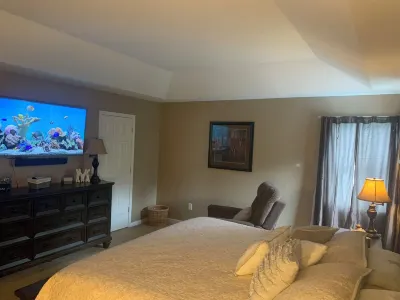 Beautiful Saratoga Springs home. Located near Saratoga Racetrack.