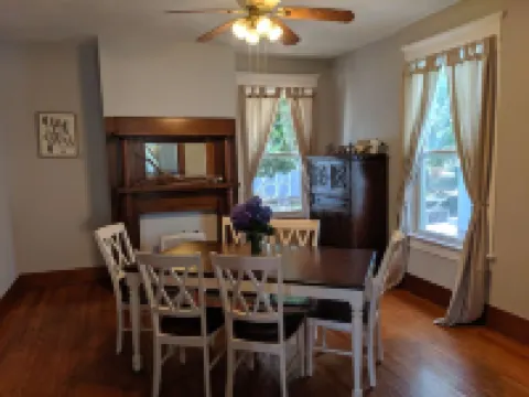 HGTV House! 2 Blocks to Beach- 2024 New Bathroom!