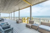 Beachfront, Pool, Spa, Pet Friendly, Elevator, Decks, fire pit, Games!