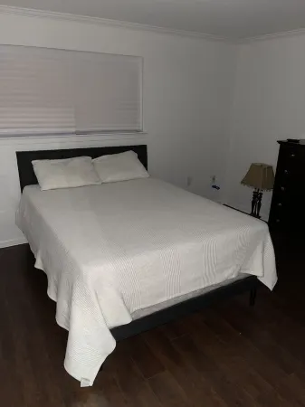 4 bedrooms 2 baths Sleeps 10 - Big Yard - Completely Remodeled and Updated