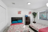 SPACIOUS 2bd, washer/dryer, private patio, grill