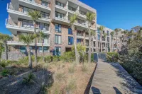 Three Oceanfront Private Balconies with Panoramic View, Dolphins & Calm Breezes!