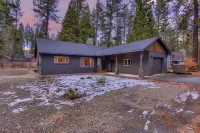 Hot tub, EV charger, 2 blocks to lake. New listing, lots of kids toys!