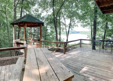 Heavenly Hideaway- Lakeview Cabin