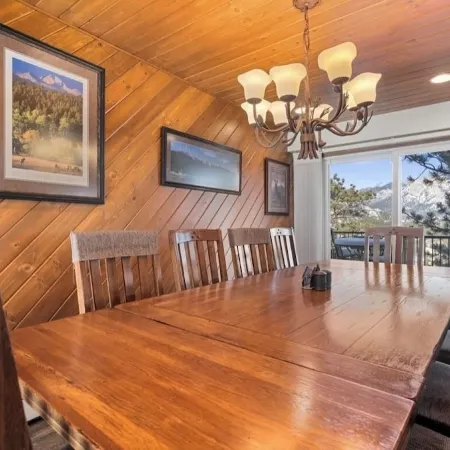Majestic views! 4 bedroom, 4.5 bath home close to town