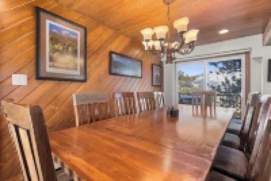 Majestic views! 4 bedroom, 4.5 bath home close to town