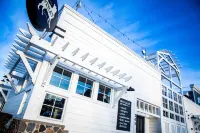 Modern Farmhouse Steps from Downtown New Buffalo & Lake Michigan! Hotels in New Buffalo