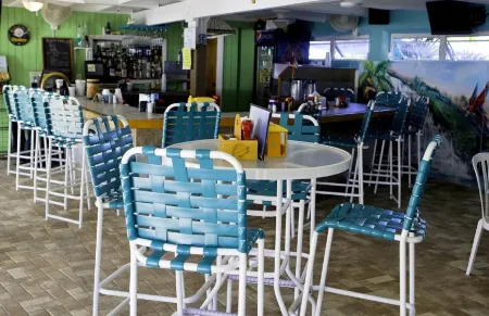 Dog-Friendly Waterfront House with 37ft Dock and Cabana Beach Club & Pool Отели в г. Key Colony Beach