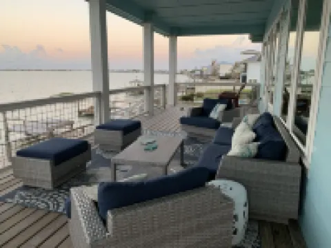 Sea Breeze Cove-waterfront-rooms with views, dock with fish