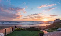 Ocean Front Cottage!! Beauty on the outside, Charm on the inside!