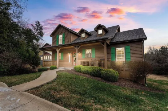 Pool&SplashPad Hot Tub PoolTable, Foosball, Lake, Shows, Golf, Shop, FUN