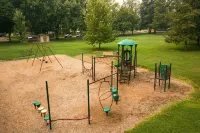 12 Min Walk To Downtown. 5 Min Walk To Whitman. Surrounded By 2 Beautiful Parks.