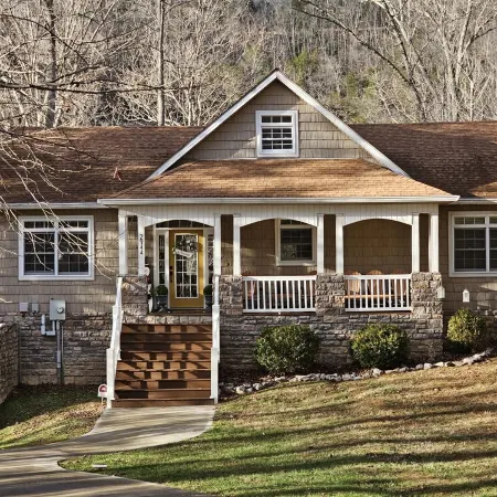 Welcome to Hidden Haven – A Spacious Lakeside Retreat