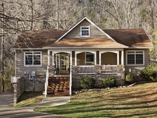 Welcome to Hidden Haven – A Spacious Lakeside Retreat