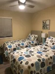 Near the strip-and airport -Beautifully furnished with pool- sleeps 6 to 7- 헨더슨-그린 밸리 호텔
