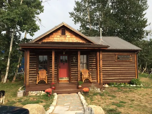 Renovated 1865 Log Cabin, Hot Tub and Bunkhouse Near Red Lodge, the Pass , Ynp - シャレー