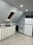 Hidden Gem 1-Bedroom Apartment in Wonderful Old Orchard Beach with WiFi, AC