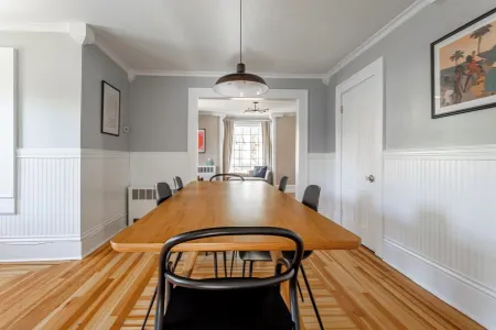 5 miles from New Paltz, close to Vassar, SUNY ideal for weddings and graduations